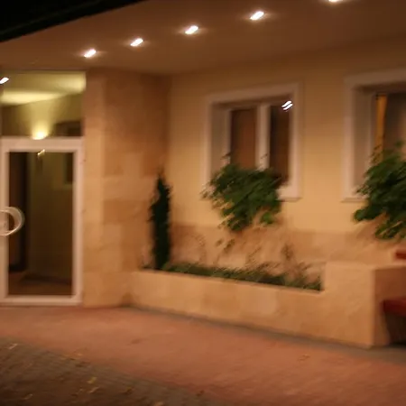 Tenishouse 3* Марки