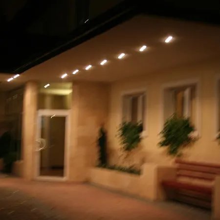 Отель Tenishouse